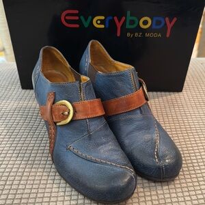 Mazza an Everybody shoe by BZ moda (38) blue & brown